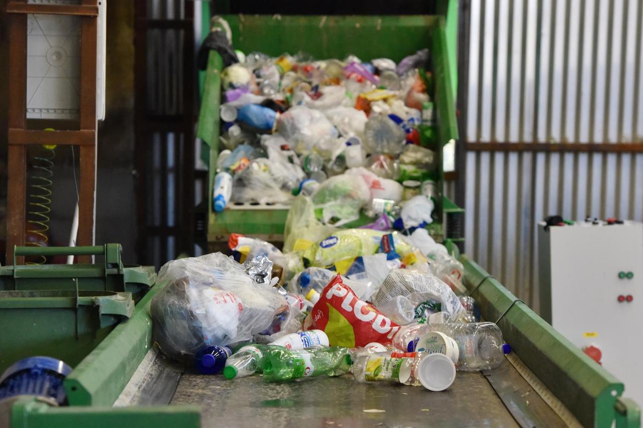 U šibenskom poduzeću Zeleni grad započelo razvrstavanje korisnog otpada