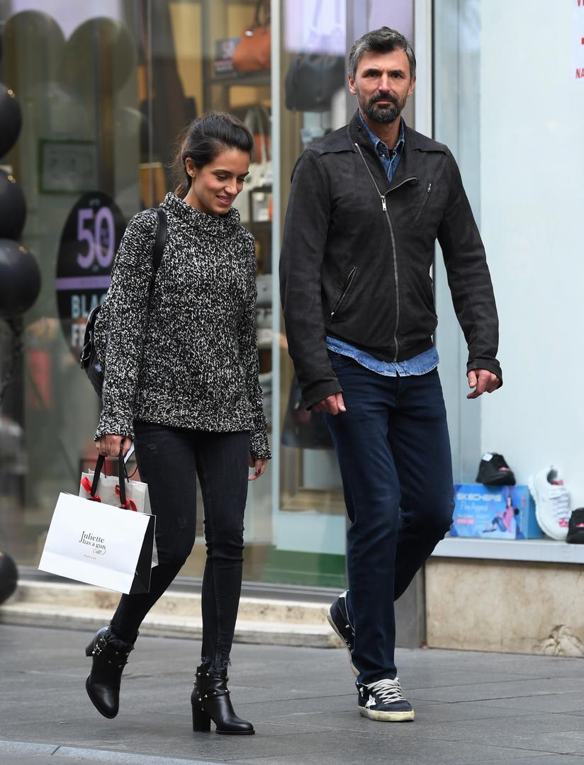 Iako ni Nives ni Goran ne žele komentirati svoju vezu dok su držeći se za ruke šetali centrom nisu pokušavali pobjeći od fotoreportera. 