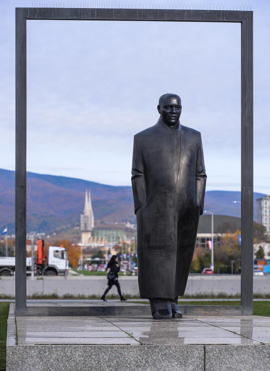 Spomenik Većeslavu Holjevcu u Zagrebu