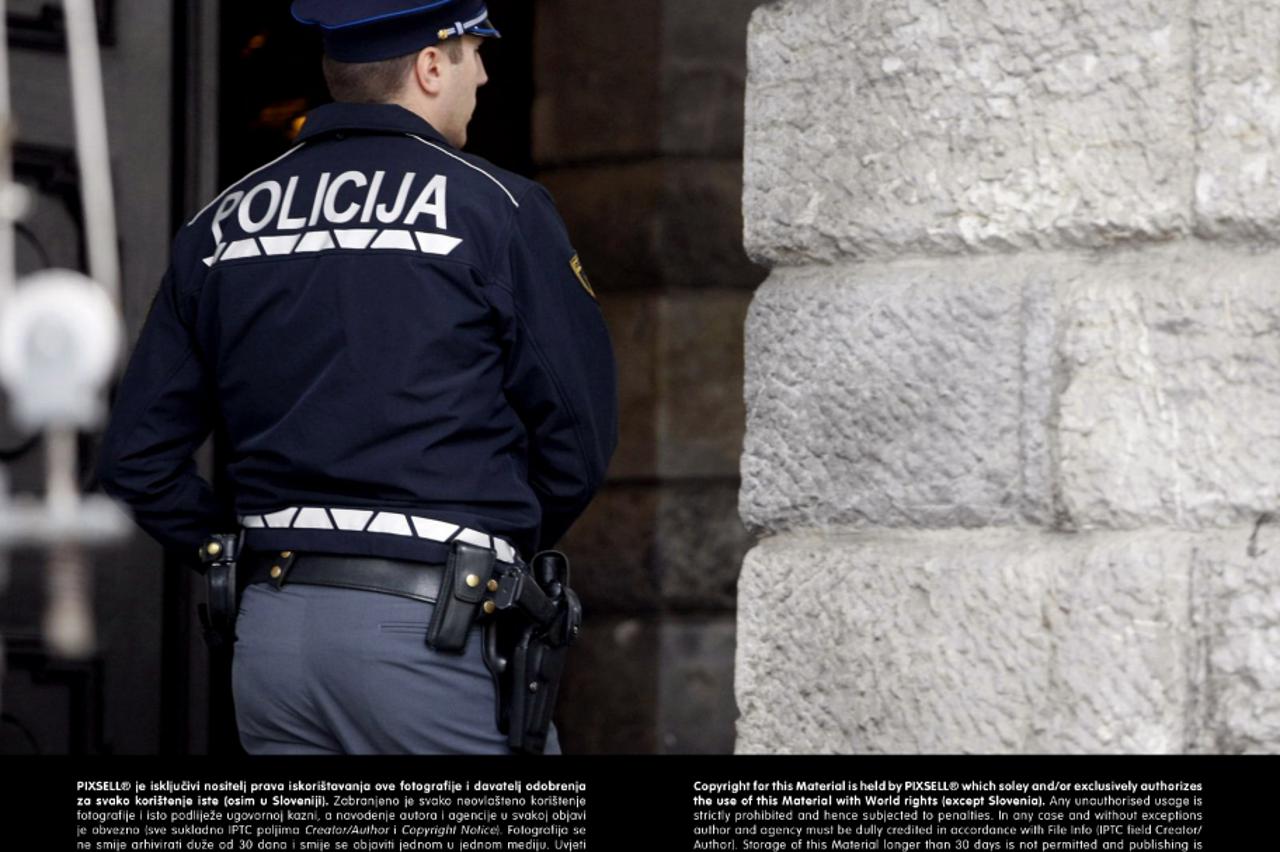 slovenska policija (1)