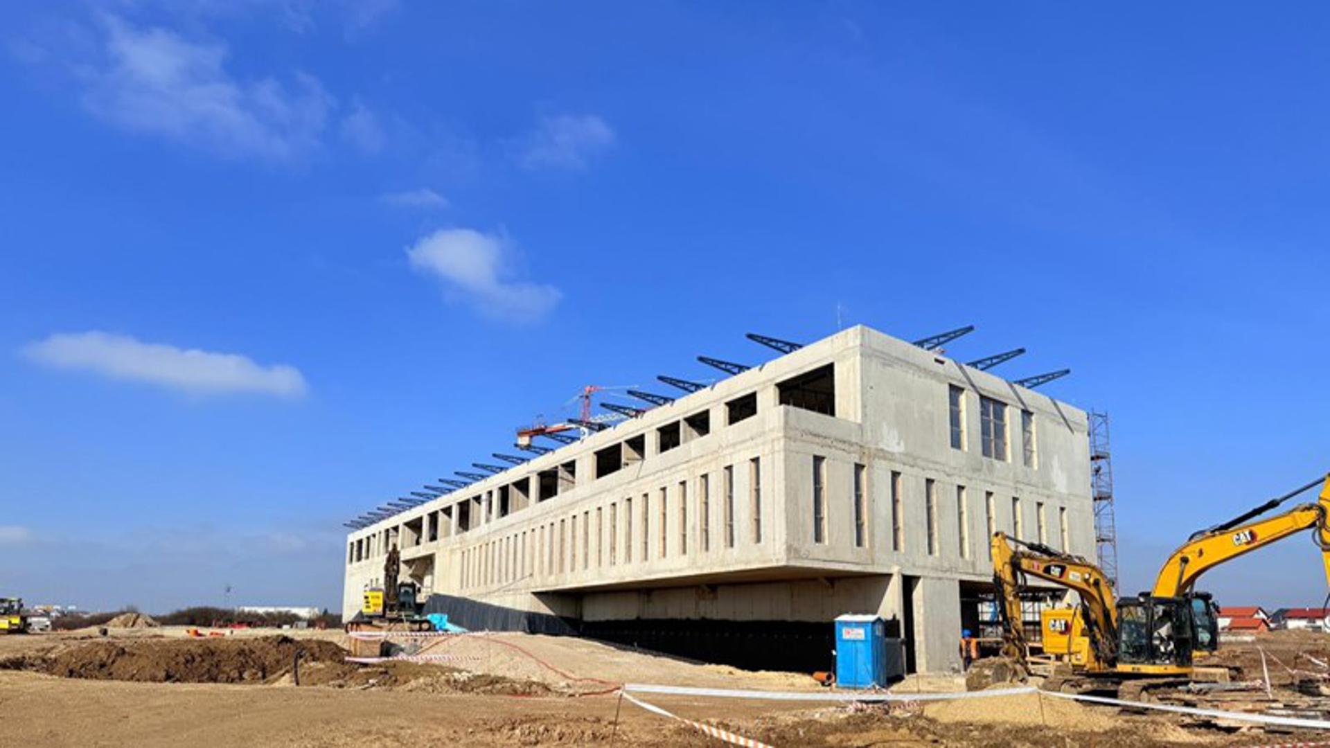 Manje od godinu dana nakon otvaranja gradilišta, budući kamp Hrvatskog nogometnog saveza u Velikoj Gorici poprimio je jasne obrise zahvaljujući odličnoj dinamici izvođenja radova.