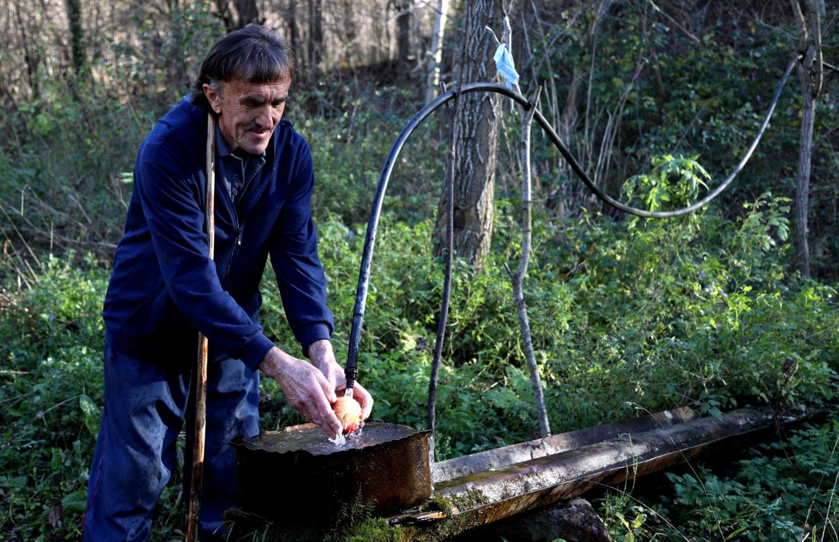 18.11.2020., Mracaj - Reportaza o napustenom selu Mracaj na granici Bosne i Hercegovine i Republike Hrvatske i njegovom jedinom stanovniku Vesi Momicu. Photo: Dusko Jaramaz/PIXSELL