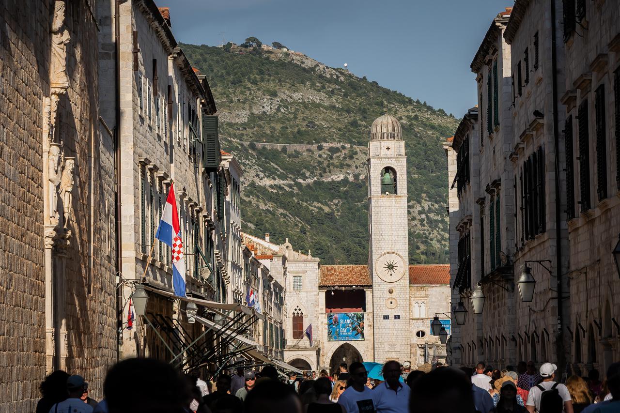 Dubrovnik: Mnoštvo turista na Stradunu