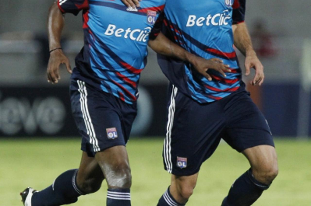 \'Olympique Lyon\'s Michel Bastos (L) celebrates his second goal against Hapoel Tel Aviv during their Champions League Group B soccer match at Bloomfield stadium in Tel Aviv September 29, 2010. REUTER