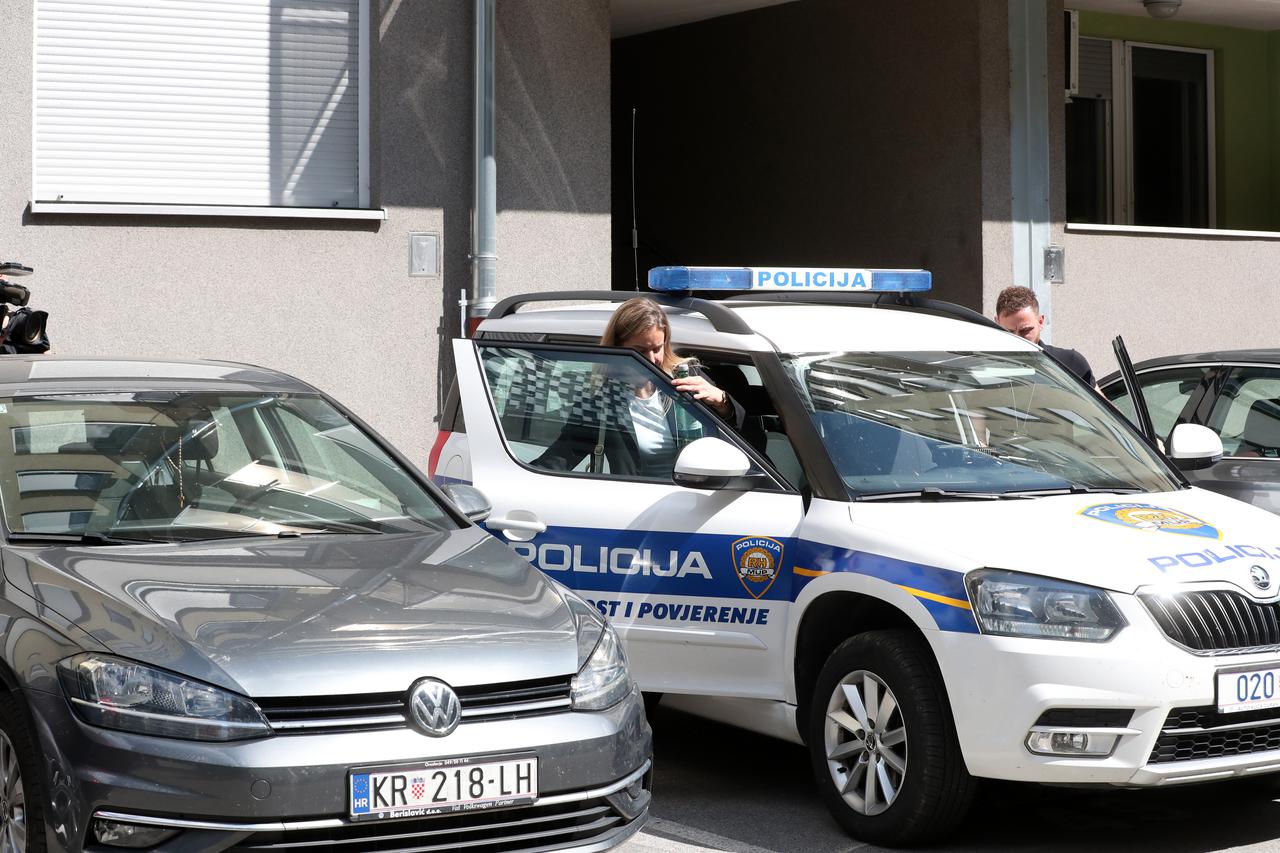 Zagreb: Policija ispred zgrade stana Slaviše Penave, osumnjičenog za korupciju u Poreznoj upravi 