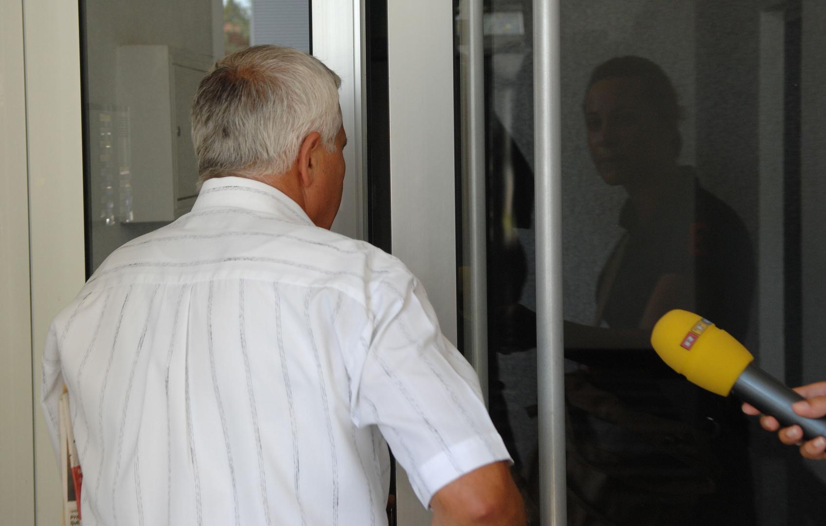 Rade Buljubašić, zaposlen u HEP-u, radio u HDZ-u - Najpoznatiji hrvatski uhljeb, od 2006. do 2009. bio je fiktivno zaposlen u HEP-u koji mu je isplaćivao plaću, a radio je u središnjici HDZ-a. Do povratka u RH bio je predsjednik Koordinacije HDZ-a Australije i Novog Zelanda.