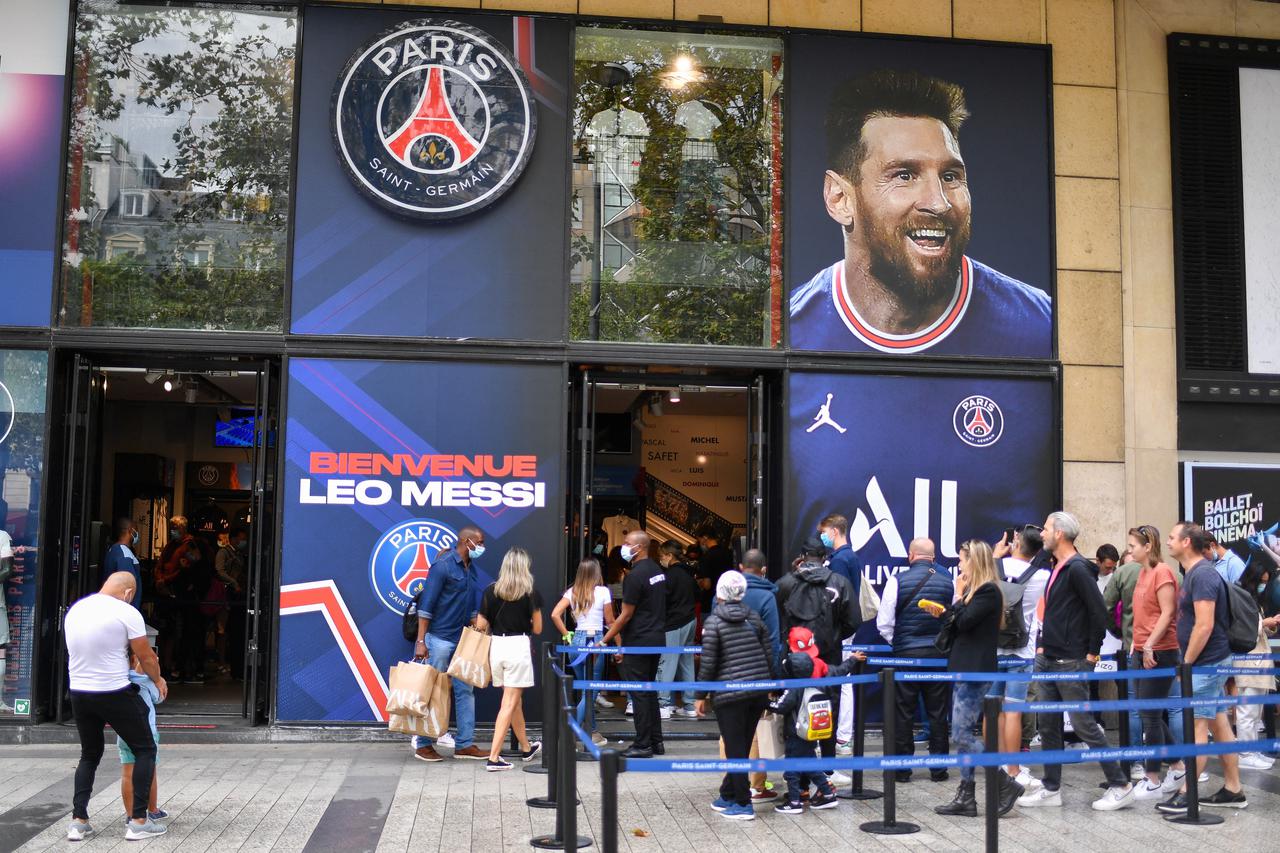 Messi's Jersey Out Of Stock At The PSG Store - Paris