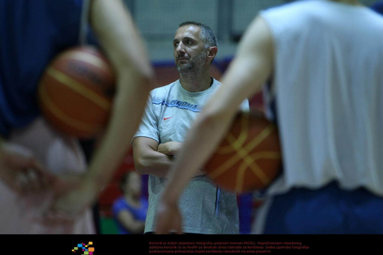 '16.08.2010., Savska 30, Zagreb - Kosarkaski centar Drazen Petrovic. Prvi trening i okupljanje igraca Cibone. Trener Zdravko Radulovic Photo: Sanjin Strukic/PIXSELL'
