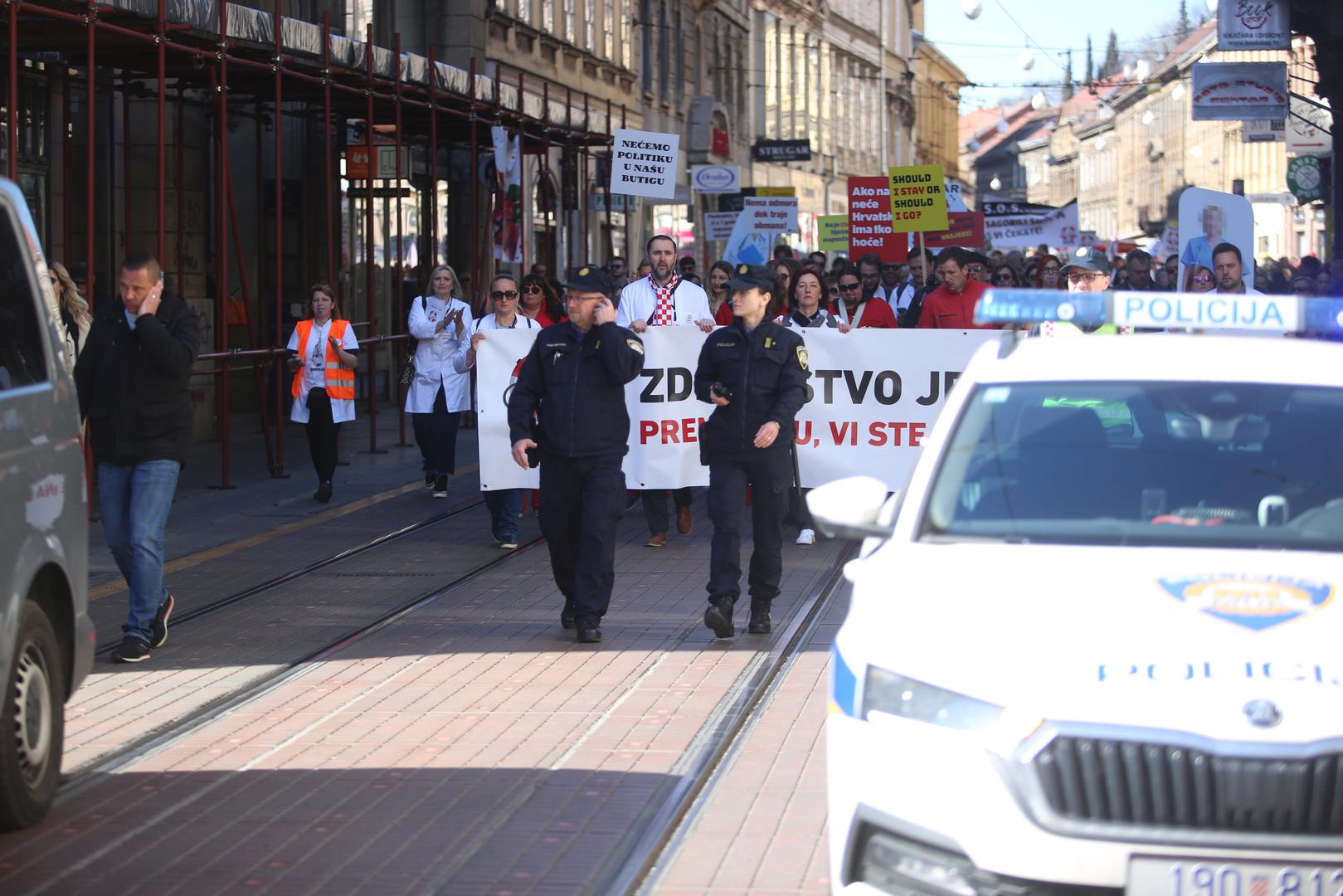 18.03.2023., Zagreb - Pod sloganom "SOS za zdravstvo", pet krovnih lijecnickih udruga organiziralo je veliki prosvjed na Trgu sv. Marka kojim su iskazali nezadovoljstvo svojim statusom, placama, ali i cjelokupnim stanjem u zdravstvenom sustavu.  Photo: Lovro Domitrovic/PIXSELL