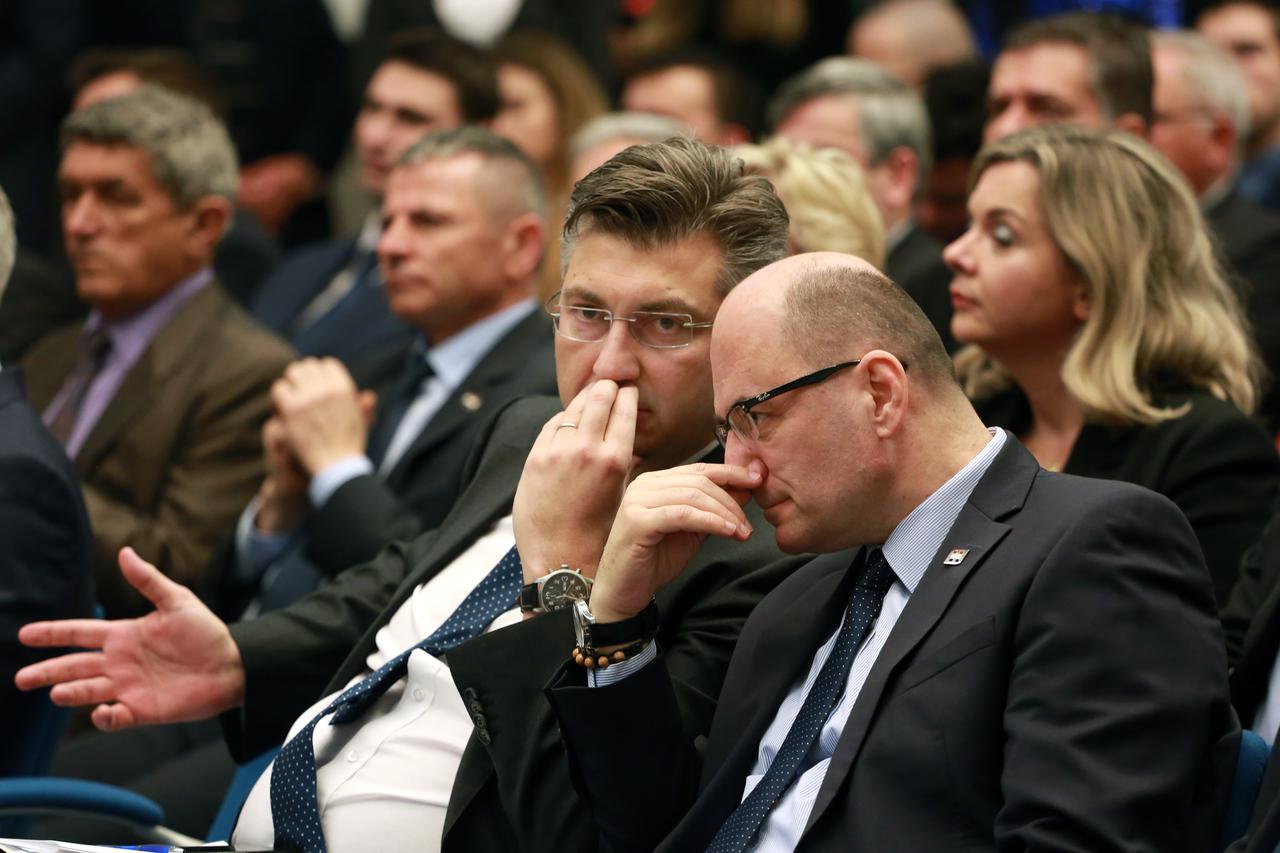 21.01.2017., Split - Svecana sjednica Gradskog odbora HDZ-a povodom  obiljezavanja 27. obljetnice utemeljenja HDZ-a u Splitu. Svecanosti je nazocio je i premijer Andrej Plenkovic. Andrej Plenkoivc, Milijan Brkic. Photo: Miranda Cikotic/PIXSELL