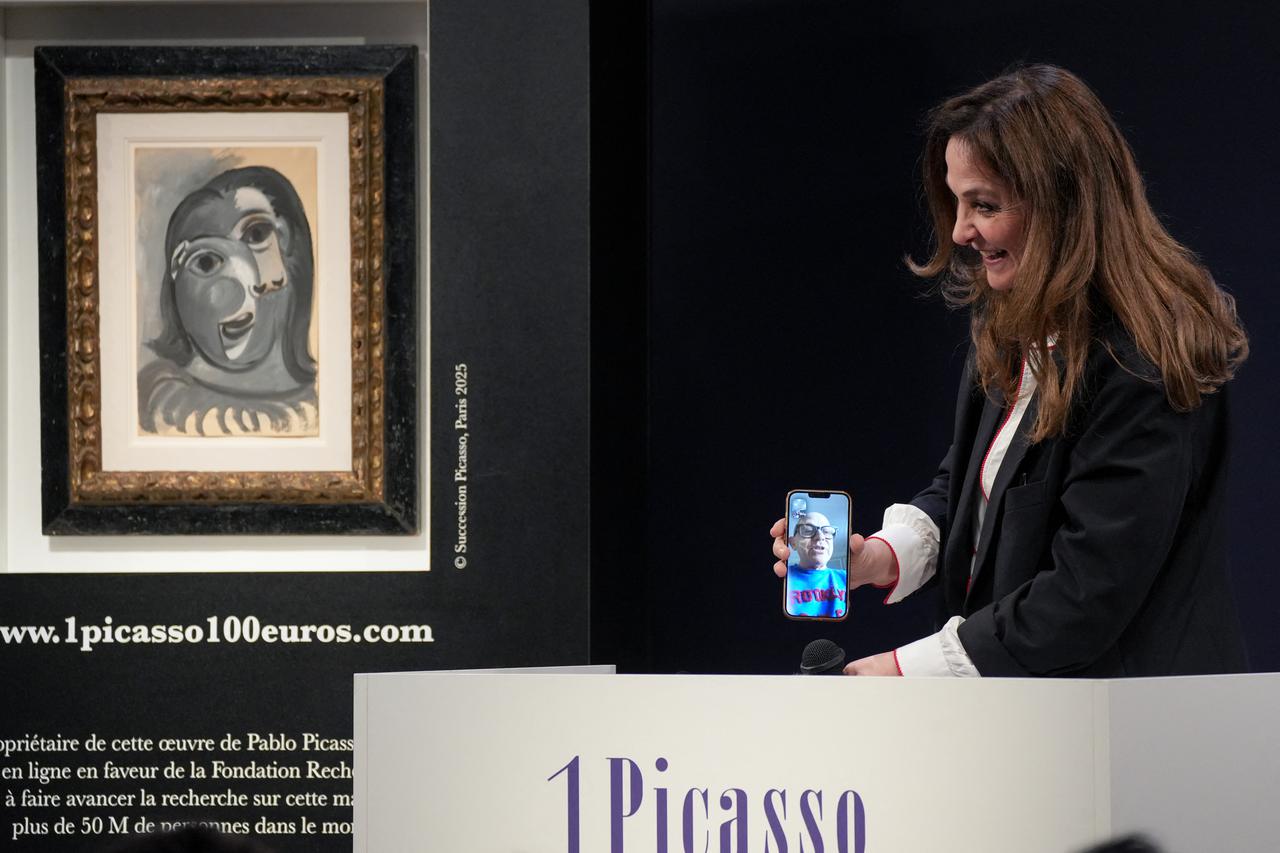 Tirage au sort de la loterie internationale "1 Picasso pour 100 euros" chez Christie’s Paris, au profit de la Fondation Recherche Alzheimer