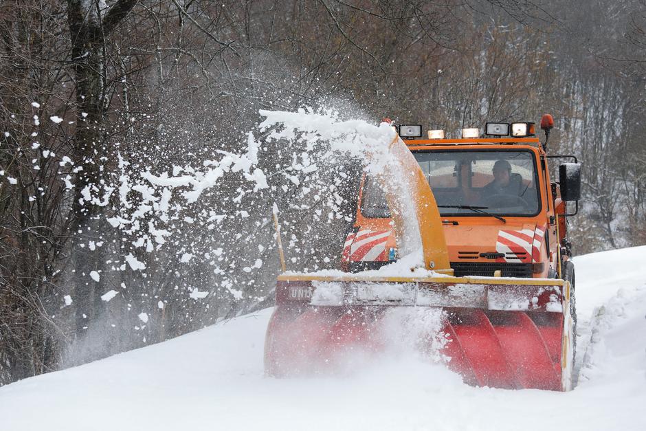 Obilan snijeg otežava život stanovnika Žumberka