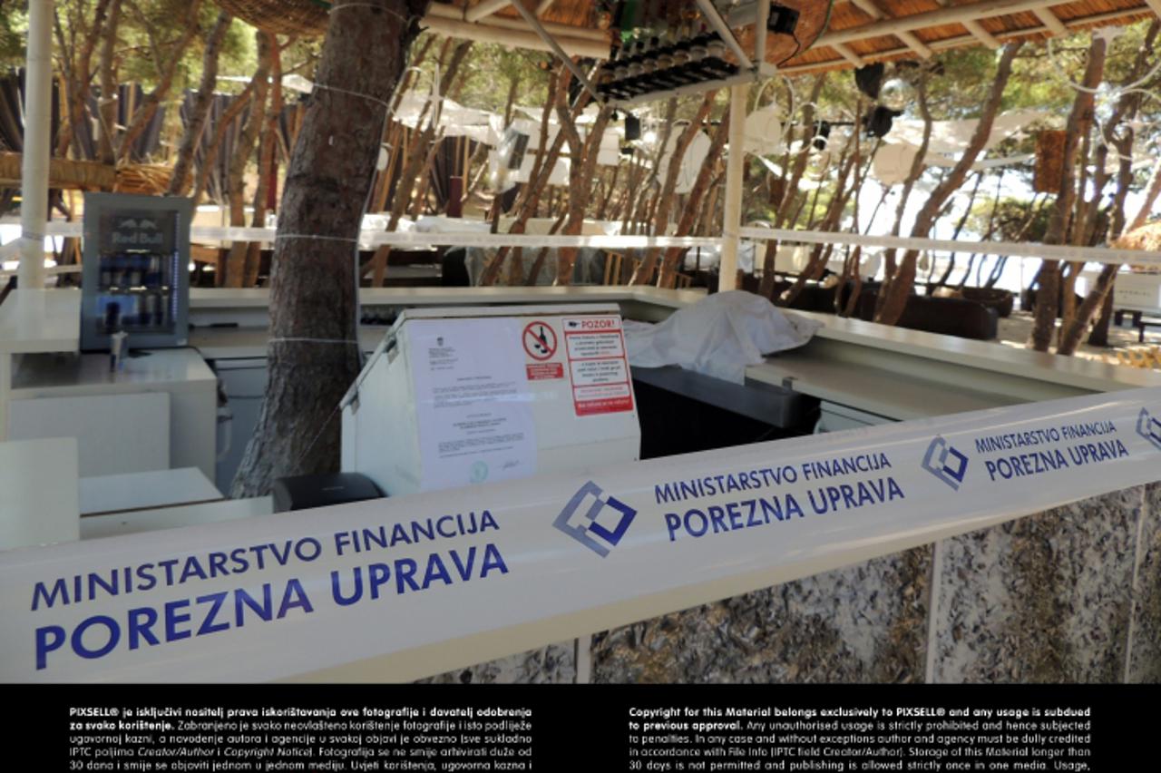 '13.08.2013., Hvar - Poznati hvarski nocni klub Carpe Diem Beach zatvorila je porezna inspekcija zbog 120 000 kn viska u blagajni.  Photo: Dalibor Urukalovic/PIXSELL'