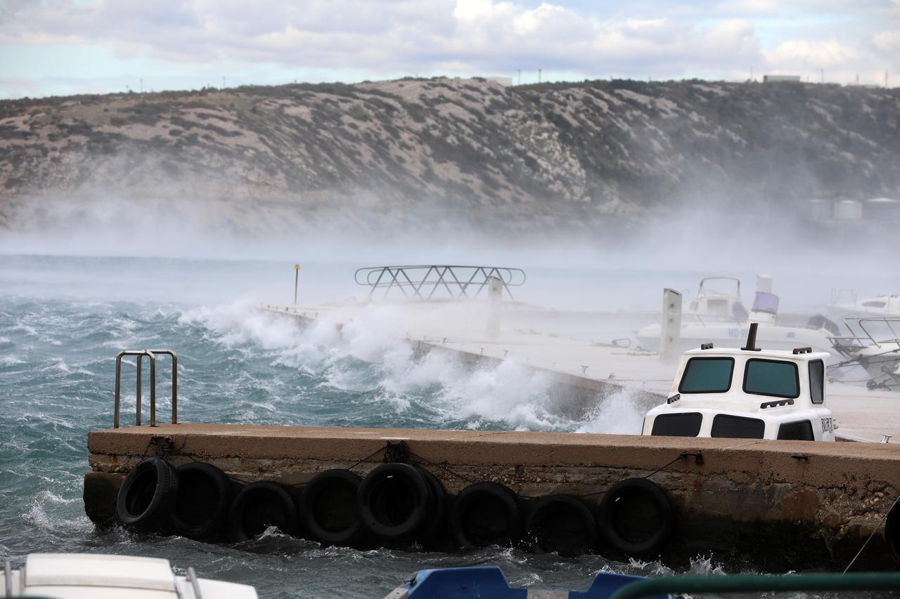 Rijeka: Problemi zbog olujne bure na riječkom području