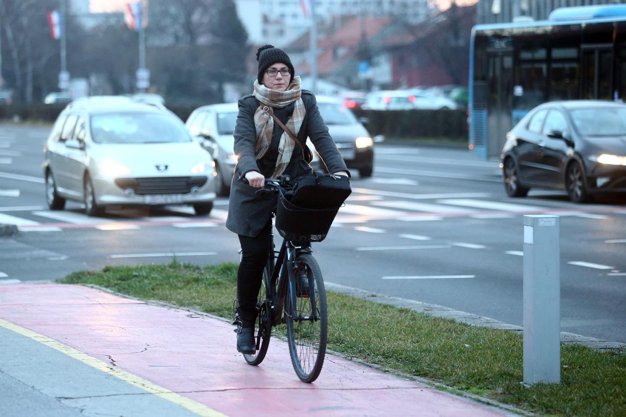 12.02.2016., Zagreb - Povodom Medjunarodnog dana bicikliranja na posao gradonacelnik Zagreba Milan Bandic sa suradnicima krenuo je na posao biciklom.  Photo: Sanjin Strukic/PIXSELL