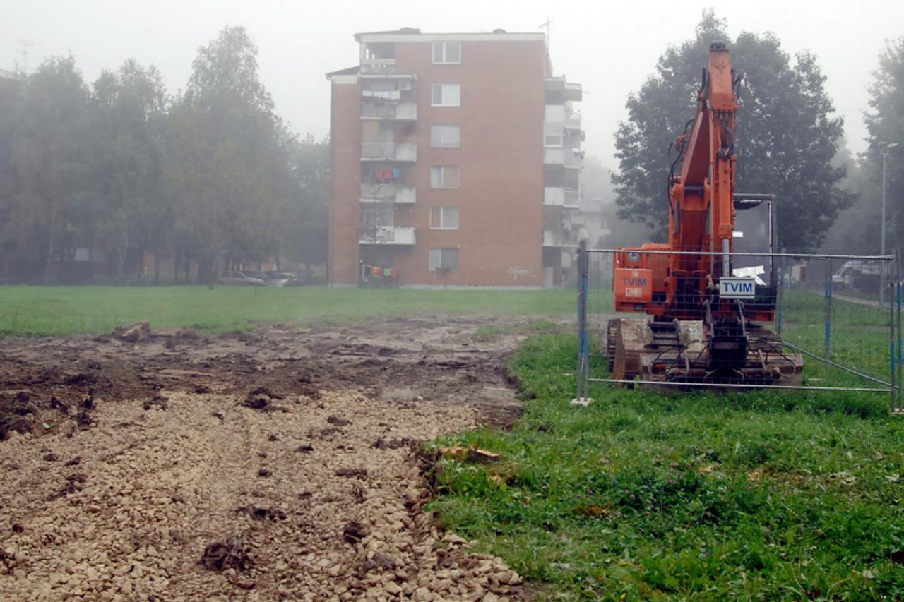\'02.11.2010., Sisak - Zbog pogresnog prekopavanja zelene povrsine u naselju Caprag biti ce podignute i kaznene prijave protiv odgovornih. Photo:Nikola Cutuk/PIXSELL\'