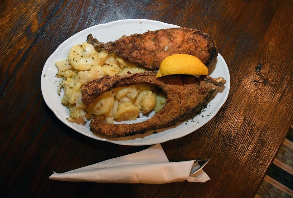 Slavonski Brod - Restoran Rodino gnijezdo, reportaža za Turističku patrolu.