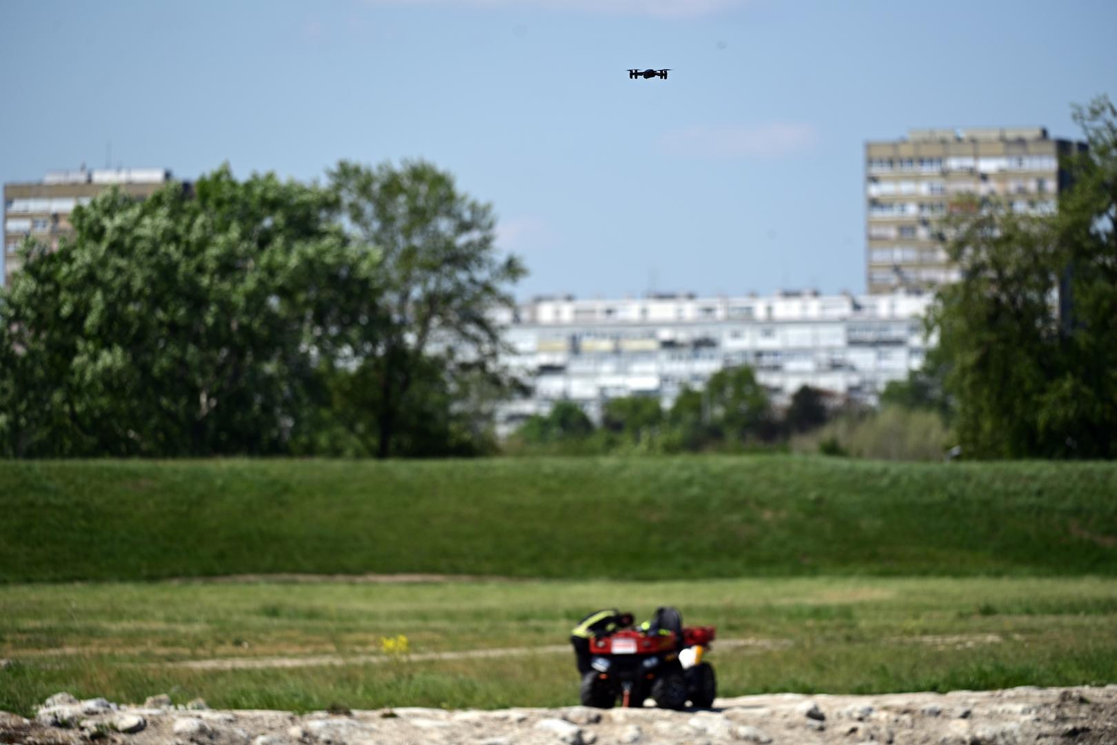 Kako neslužbeno doznajemo, njezini dokumenti i mobitel pronađeni su kod mosta Mladosti u Zagrebu, a navodno su ih pronašli slučajni prolaznici koji su potom odmah pozvali policiju.