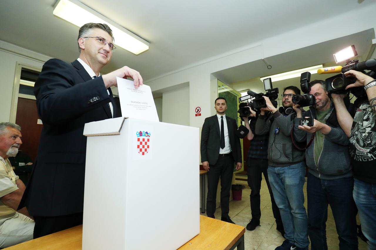 Zagreb: Premijer Andrej Plenković dao svoj glas na izborima za Europski parlament