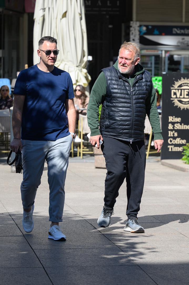 Danas su se centrom grada prošetali brojni poznati, bilo je tu imena iz svijeta iz svijeta politike, umjetnosti, sporta, glume....U ležernom izdanju u šetnji je snimljen bivši nogometaš Robert Prosinečki.