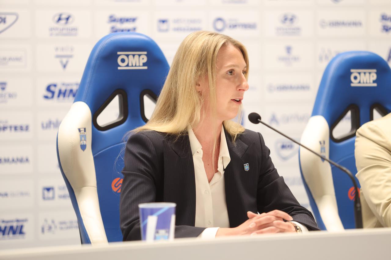 Osijek: Konferencija za medije u prostorijama NK Osijeka povodom predstavljanja novog sportskog direktora i nove vizije kluba
