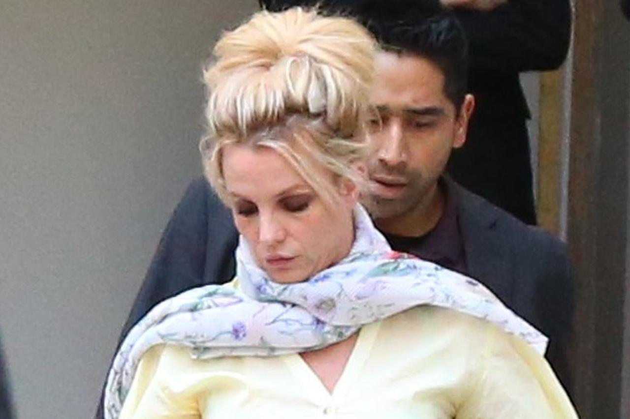 Exclusif - Britney Spears sort de son hôtel parisien pour se rendre à l'Accorhotels Arena