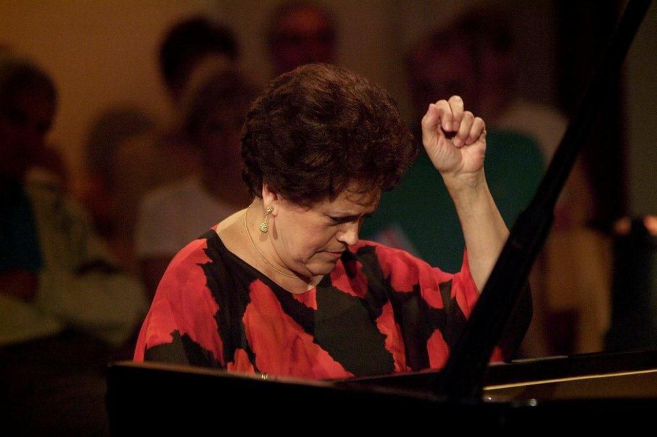 dubravka tomšič i studenti u dubrovniku 