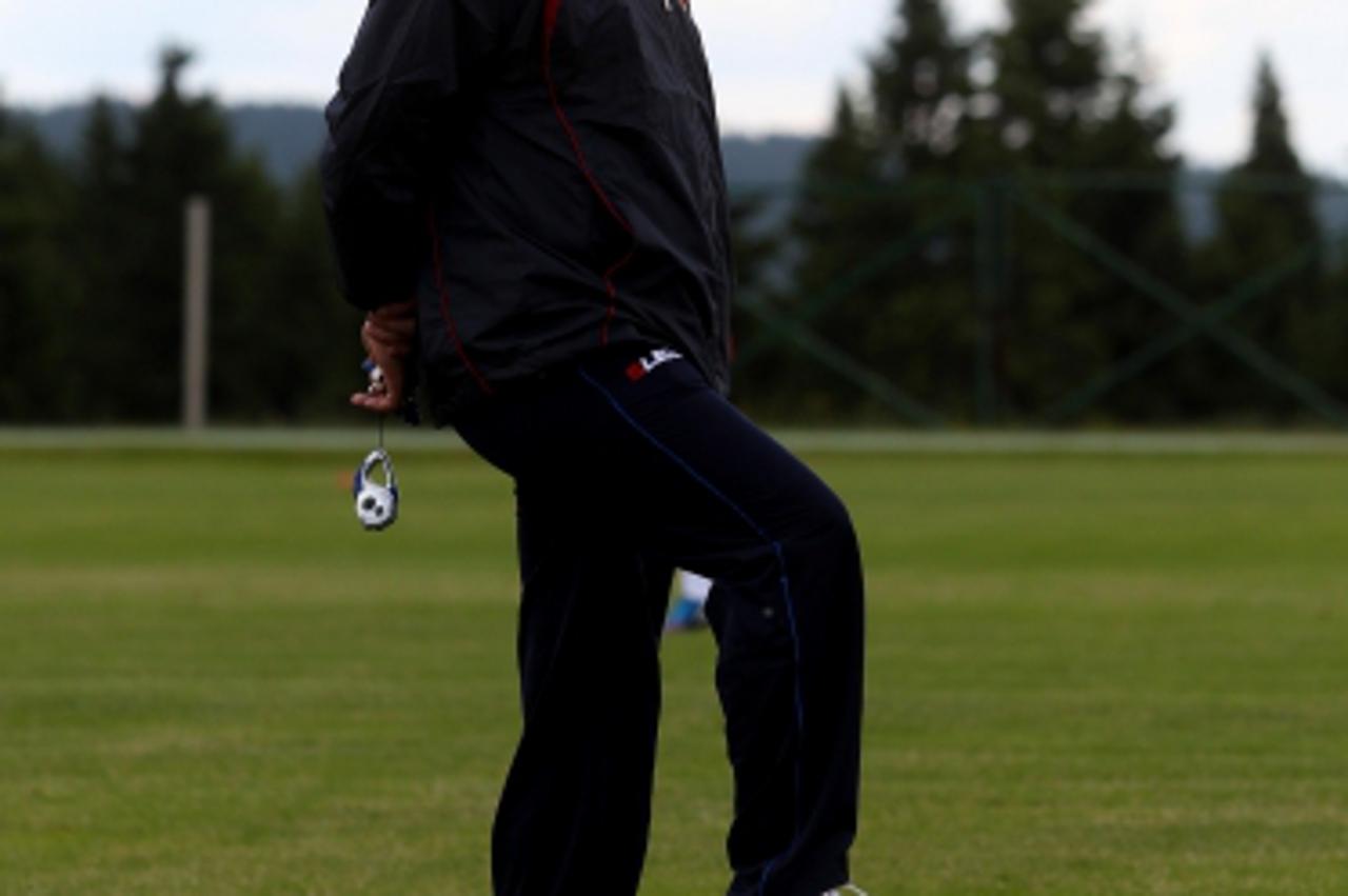 'SPECIJAL MAX 26.06.2012., Rogla, Slovenija - Trener Crvene Zvezde Robert Prosinecki s klubom na pripremama. Photo: Boris Scitar/VLM/PIXSELL'