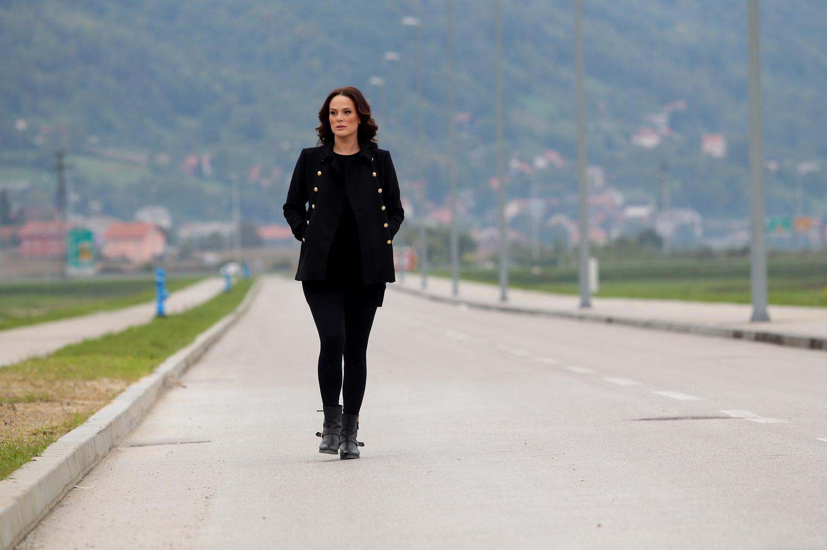 Petra Dugandžić je poznata televizijska i kazališna glumica, a gledatelji je pamte po omiljenim televizijskim sapunicama 'Villa Maria', 'Najbolje godine', 'Larin izbor', 'Zlatni dvori' i 'San snova'. 