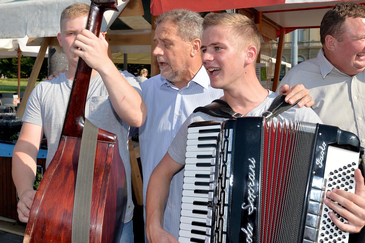 Milan Bandić otvorio Dane kupina