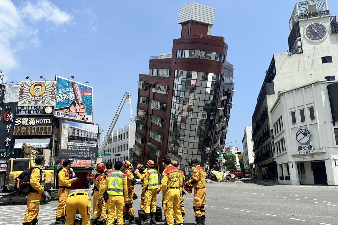 (SPOT NEWS)CHINA-TAIWAN-HUALIEN-EARTHQUAKE (CN)
