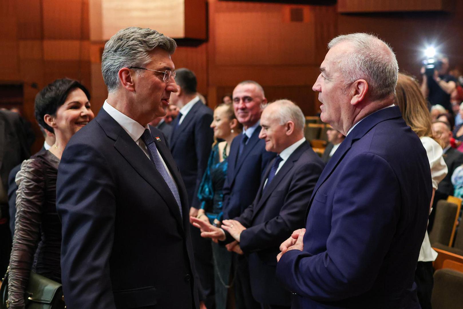 Upozorio je na opasnosti digitalnog informacijskog prostora u kojem se, kako je rekao, "nerijetko manipulira, šire neistinite vijesti i stvaraju pogrešni okviri" te naglasio da javni medijski servisi moraju jačati svoju ulogu. 