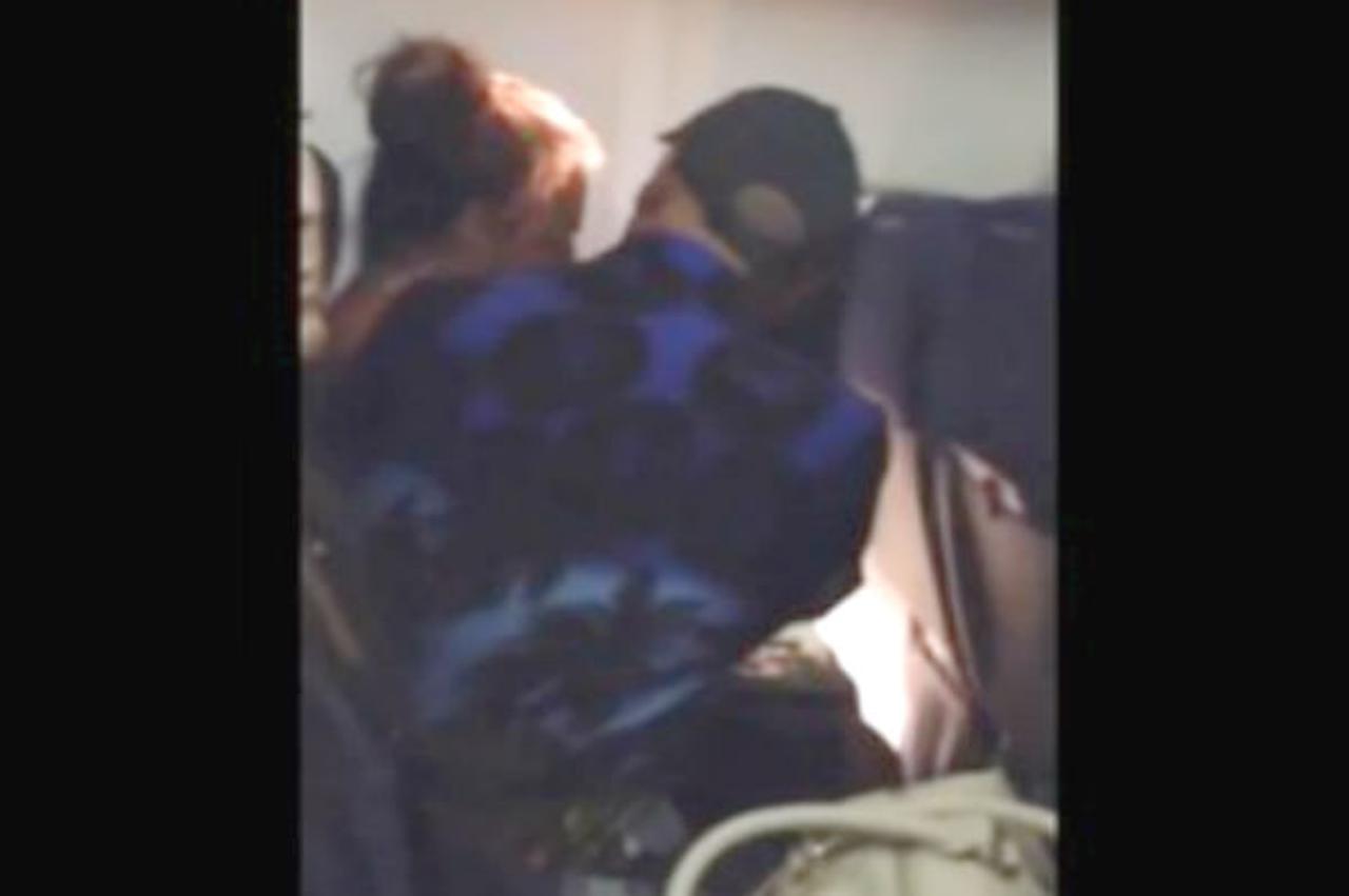 Počela vrištati usred leta