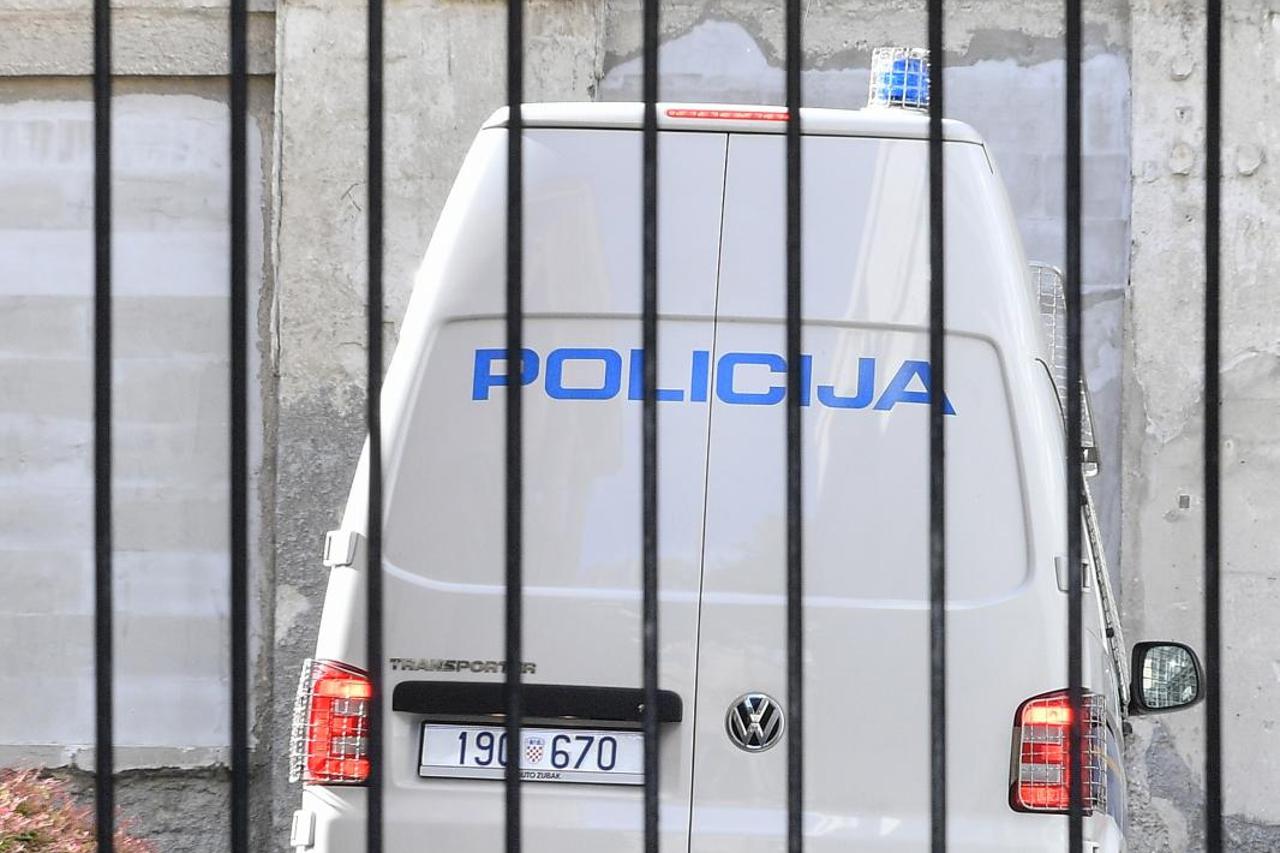 Zagreb: Dolazak privedenih brata i sestre Šegota u zgradu USKOK-a