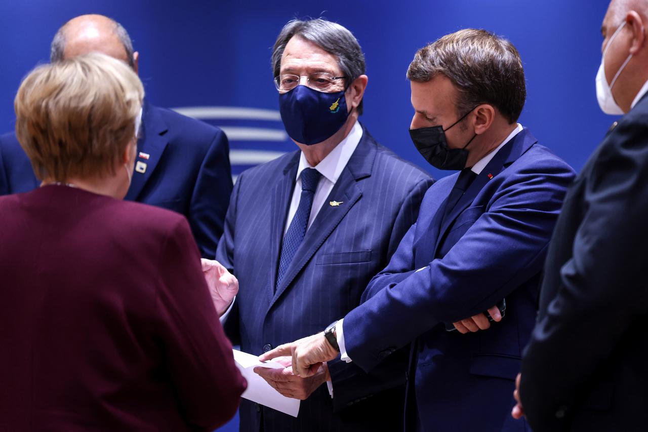 EU leaders summit roundtable in Brussels