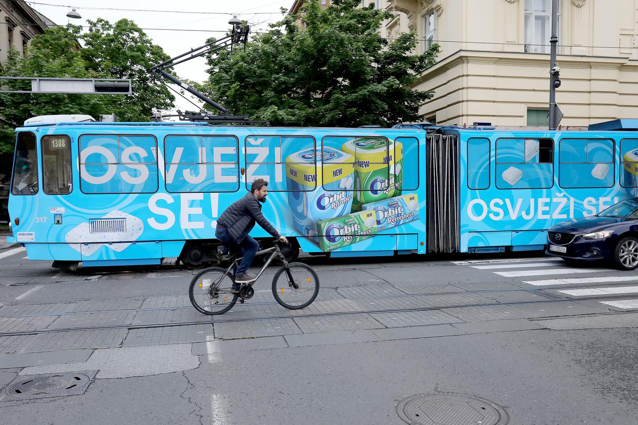 Na zagrebačkim ulicama znatno veći broj ZET-ovih vozila oslikanih reklamama