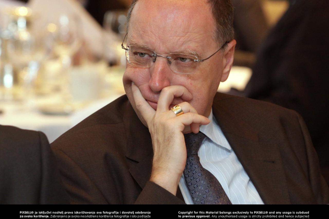 '31.05.2011., hotel Regent Esplanade, Zagreb - Tvrtka Roland Berger predstavila je studiju o bankarstvu u jugoistocnoj Europi i EU. Zoran Bohacek.  Photo: Zarko Basic/PIXSELL'