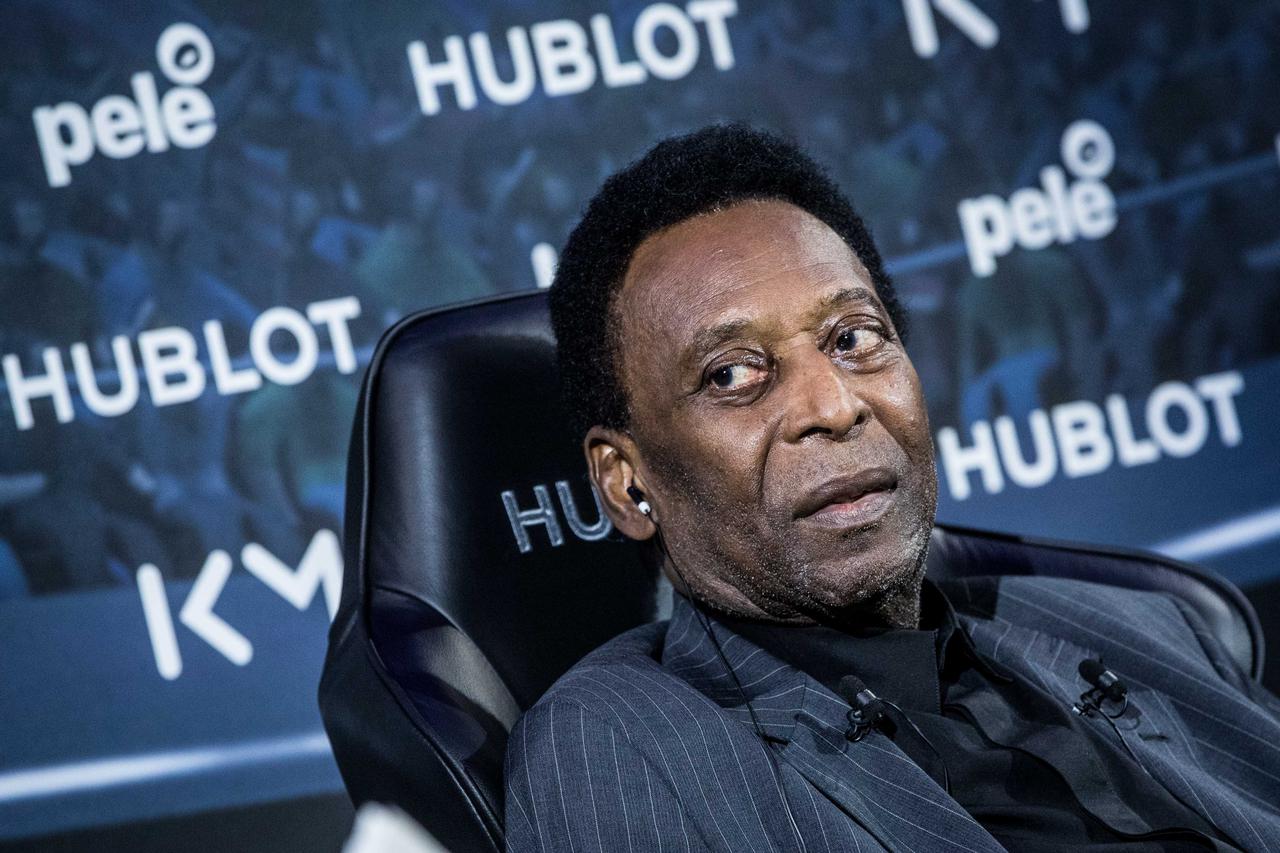 Pelé et Kylian Mbappé lors la soirée "Hublot loves Football" à l'hôtel Lutetia à Paris