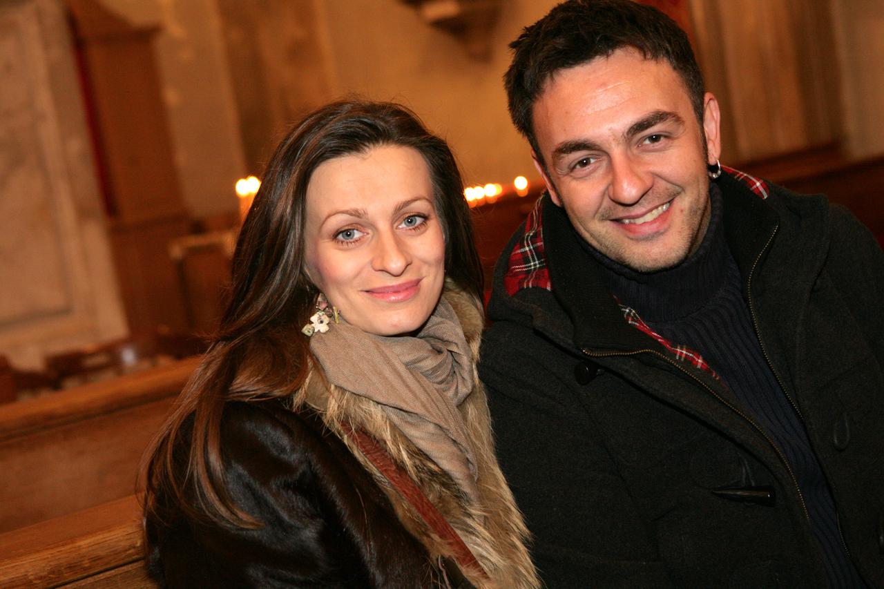 ARHIVA - 2009. Dubrovnik: Pjeva?i na grli?enju u crkvi Svetog Vlaha