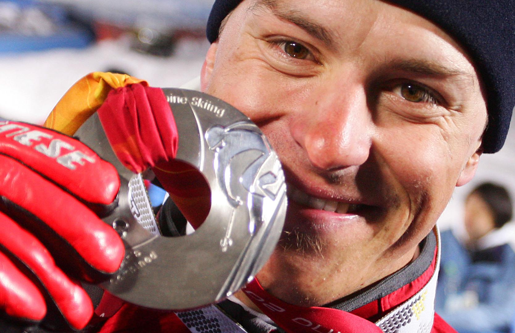 Najbolji hrvatski skijaš svih vremena Ivica Kostelić (45) doživio je stravičnu pomorsku nesreću u vodama Crne Gore, spašavala ga je mornarica te zemlje nakon što je olujno jugo prevrnulo njegov brod na ušću rijeke Bojane u Jadransko more