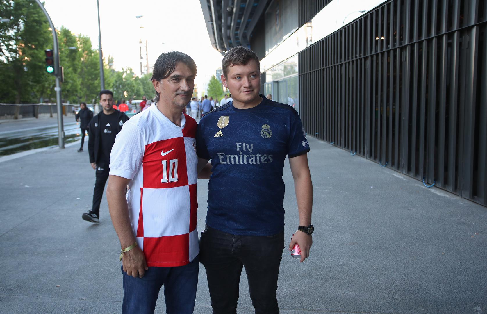 "I ja sam malo pustio suzu. Bili smo u loži gdje je bilo puno Hrvata. Šime Vrsaljko i Mateo Kovačić su bili. S hrvatske strane bilo je prelijepo. Dobro je to Luka izdržao sve", dodaje za RTL