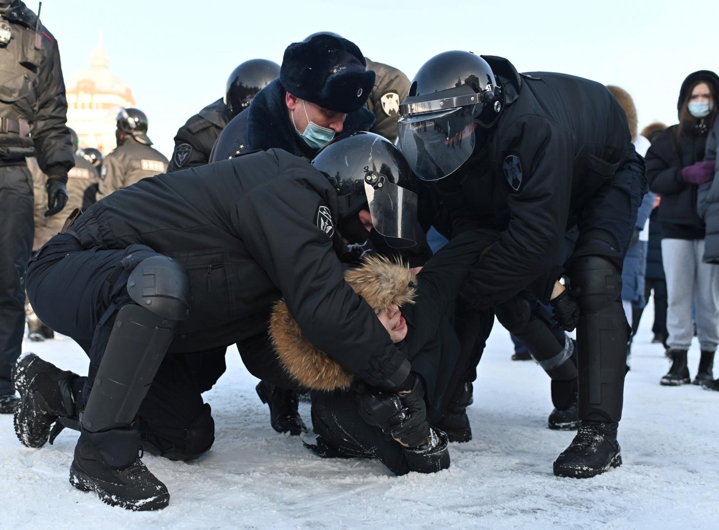 Rally in support of Alexei Navalny in Omsk Law enforcement officers detain a participant during a rally in support of jailed Russian opposition leader Alexei Navalny in Omsk, Russia January 31, 2021. REUTERS/Alexey Malgavko ALEXEY MALGAVKO