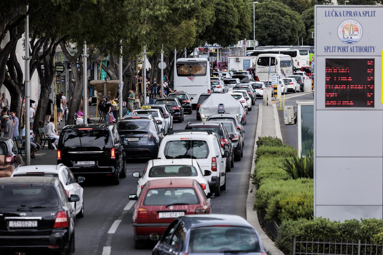 Split: Gužve u Zvonimirovoj ulici te na ulasku i izlasku iz Gradske luke