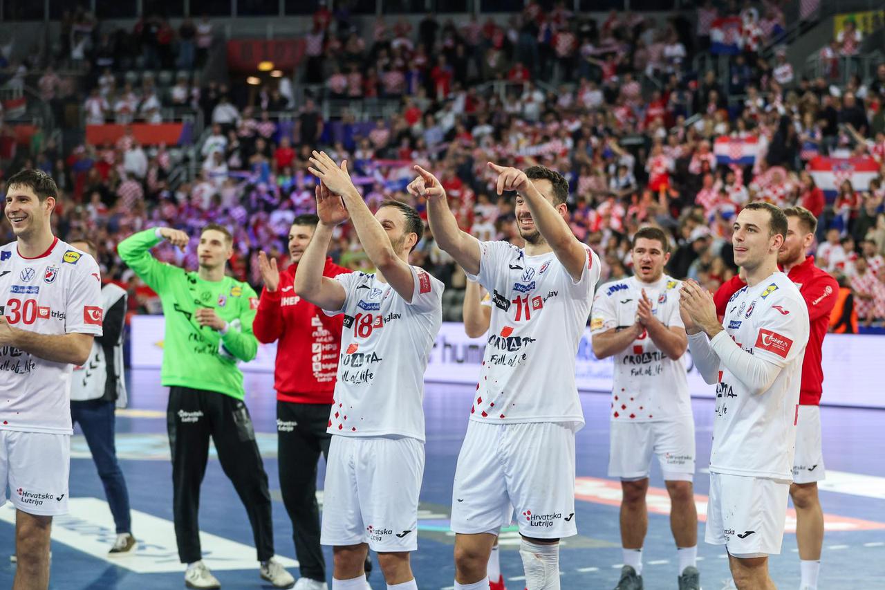 Zagreb: Slavlje rukometaša Hrvatske nakon pobjede nad Slovenijom i prolaskom u četvrtfinale Svjetskog prvenstva