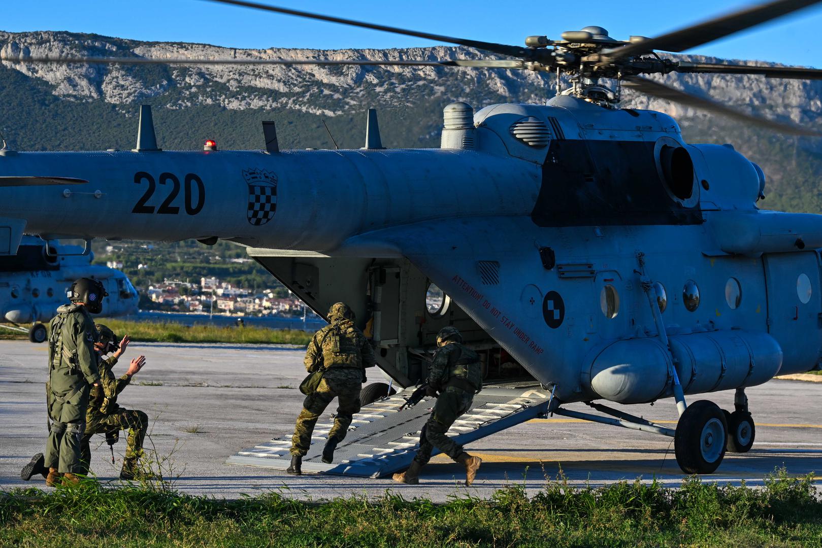 Obuka je obuhvatila zračni desant HRZ-ovim helikopterima Mi-171Sh; pomorski desant plovilima HRM-a, uključujući desantni brod minopolagač DBM-82 Krka i desantni jurišni brod DJB-107; te urbane operacije.

