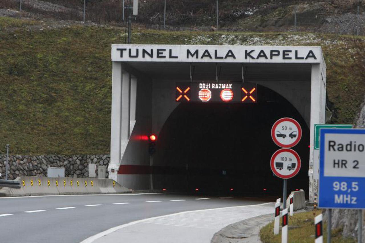 tunel mala kapela,portal