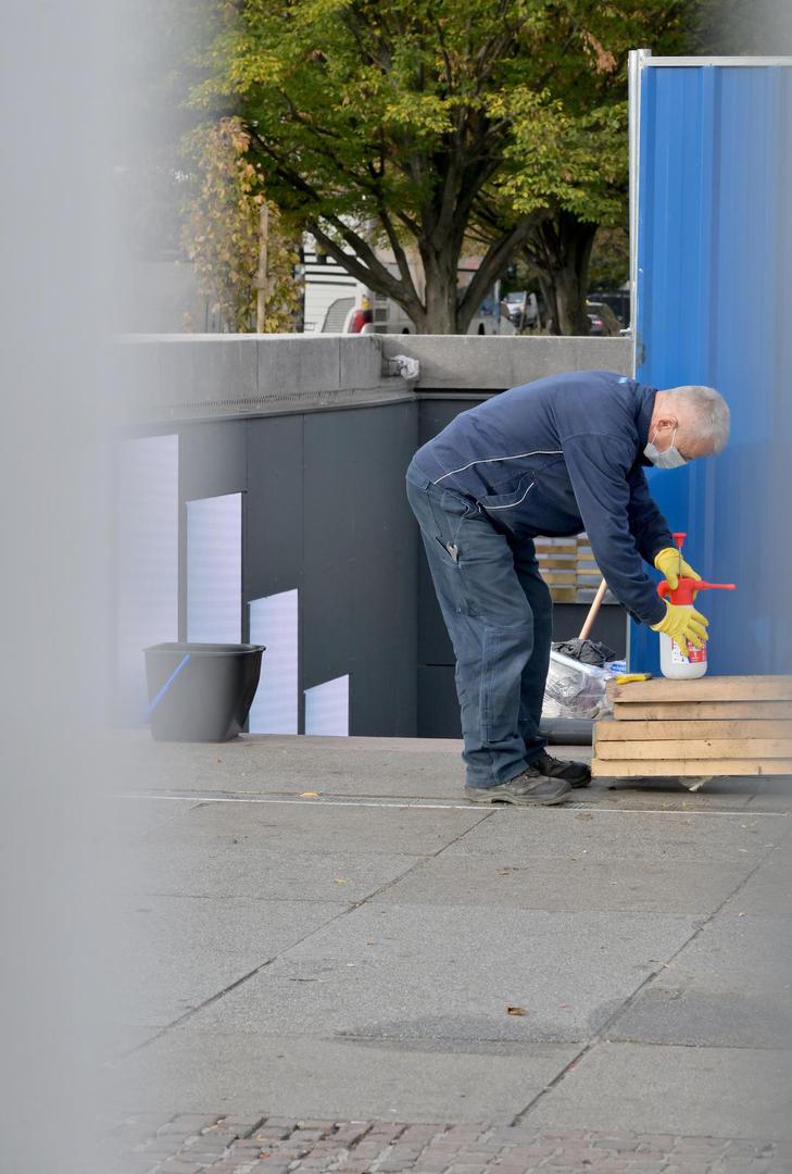 Međutim, početak obnove se odužio jer se druga tvrtka, koja je imala manju ponudu, žalila, no ta je žalba na kraju odbijena. 