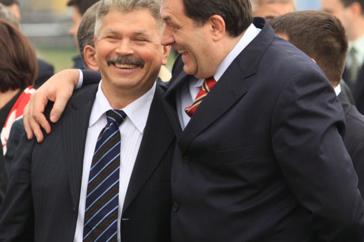 '02.04.2009.,Banja Luka -  U Rafineriji ulja Modrica  u rad je  svecano pusteni pogon za proizvodnju hidrokrekovanih baznih ulja i pogon za proizvodnju parafina.Premijer RS Milorad Dodik i Nikolaj Bru