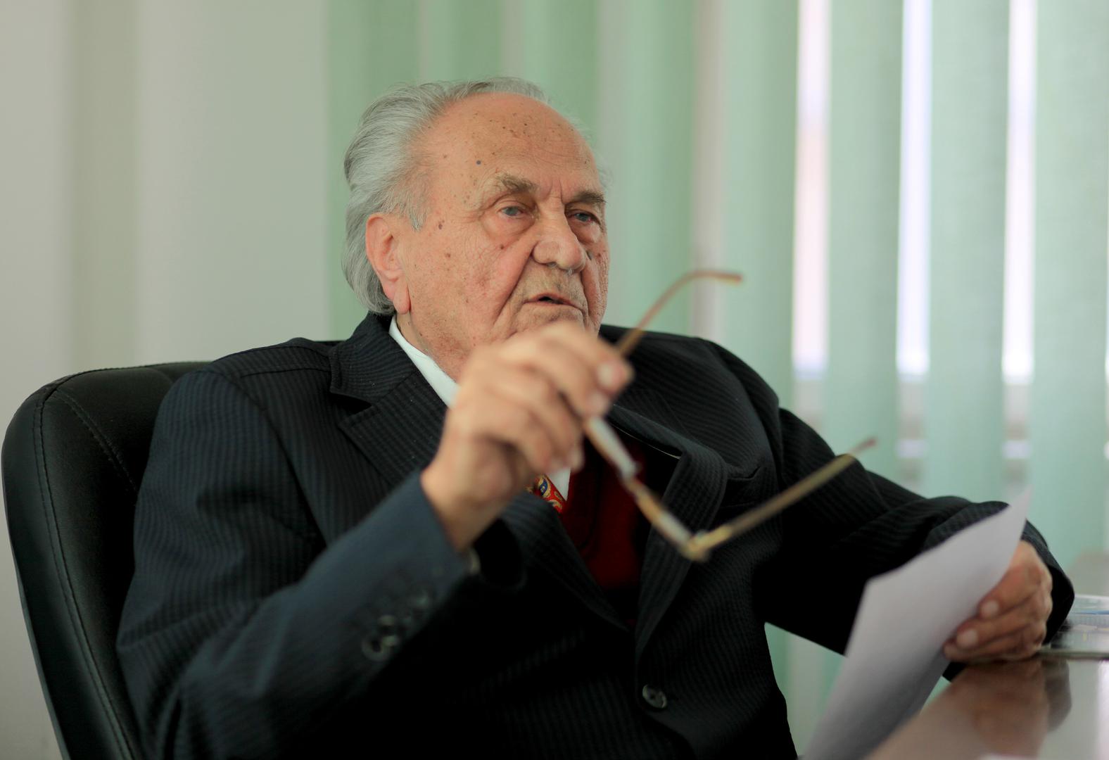 Nakon demokratskih izbora koji su se održali koji mjesec ranije, Manolić je stupio 24. kolovoza 1990 godine na funkciju predsjednika Vlade Republike Hrvatske i na njoj je ostao sve do 17. lipnja 1991. godine. Šef Ureda za zaštitu ustavnog poretka postao je od 1991. godine, a u razdoblju od 1993. godine pa sve do 1994. bio je predsjednik Županijskog doma Sabora RH.  