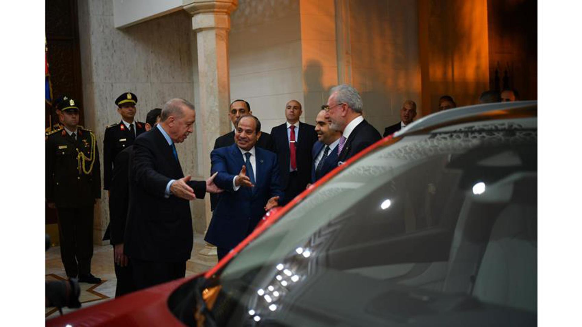 Tijekom posjeta Egiptu u veljači 2026. godine predsjednik Erdoğan darovao je predsjedniku Egipta električni automobil marke Togg. 